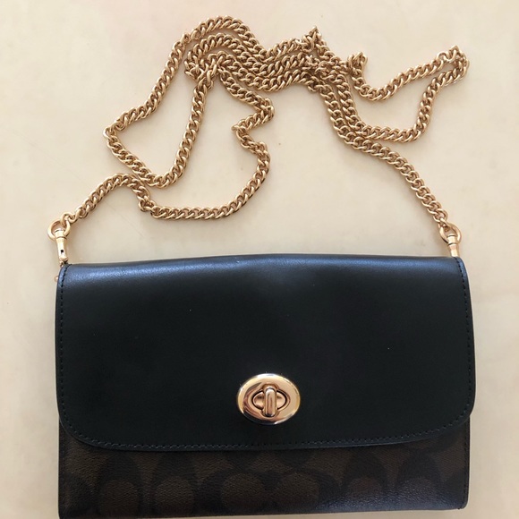 Coach Crossbody Wallet With Detachable Gold Chain - Like New Condition - Picture 1 of 15